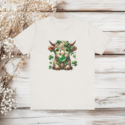 Highland Cow St. Patrick’s Day T-Shirt – Cute Lucky Shamrock Bubblegum | Unisex Short Sleeve T-Shirt