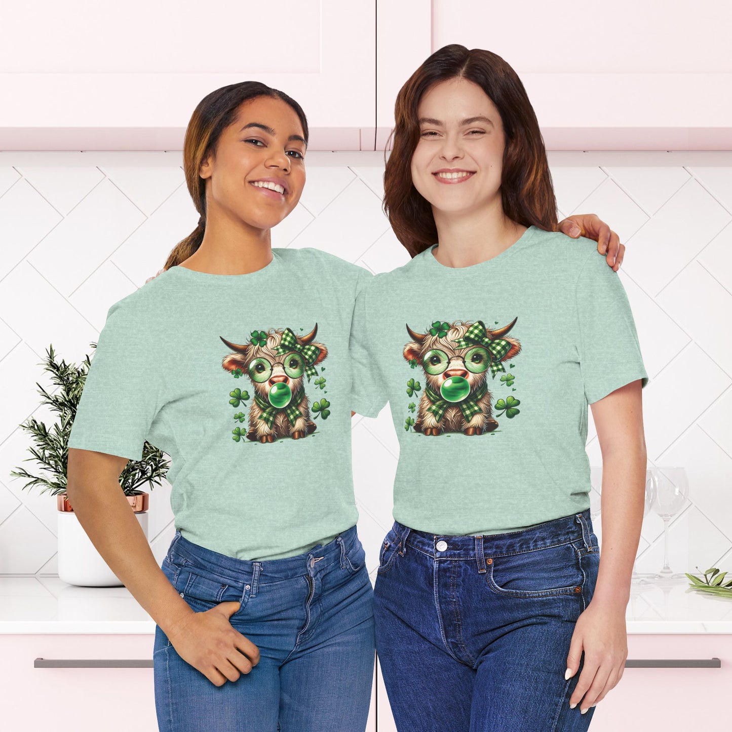 Highland Cow St. Patrick’s Day T-Shirt – Cute Lucky Shamrock Bubblegum | Unisex Short Sleeve T-Shirt