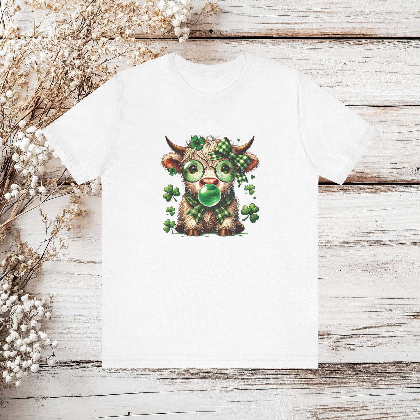 Highland Cow St. Patrick’s Day T-Shirt – Cute Lucky Shamrock Bubblegum | Unisex Short Sleeve T-Shirt